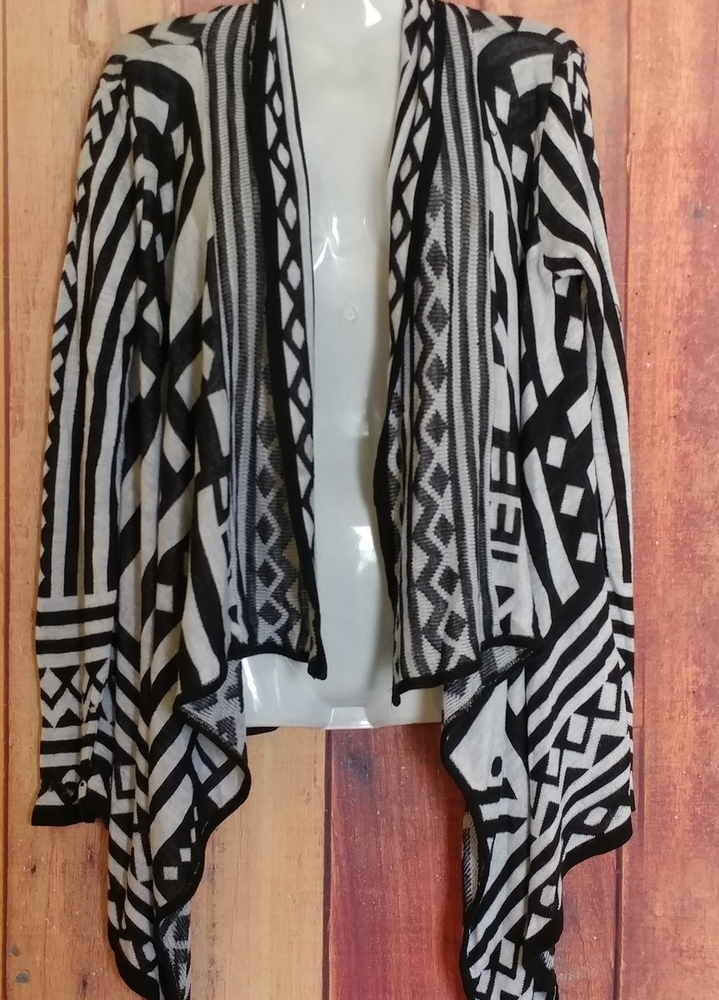 *No Boundaries Women's Cardigan Size S B44-408